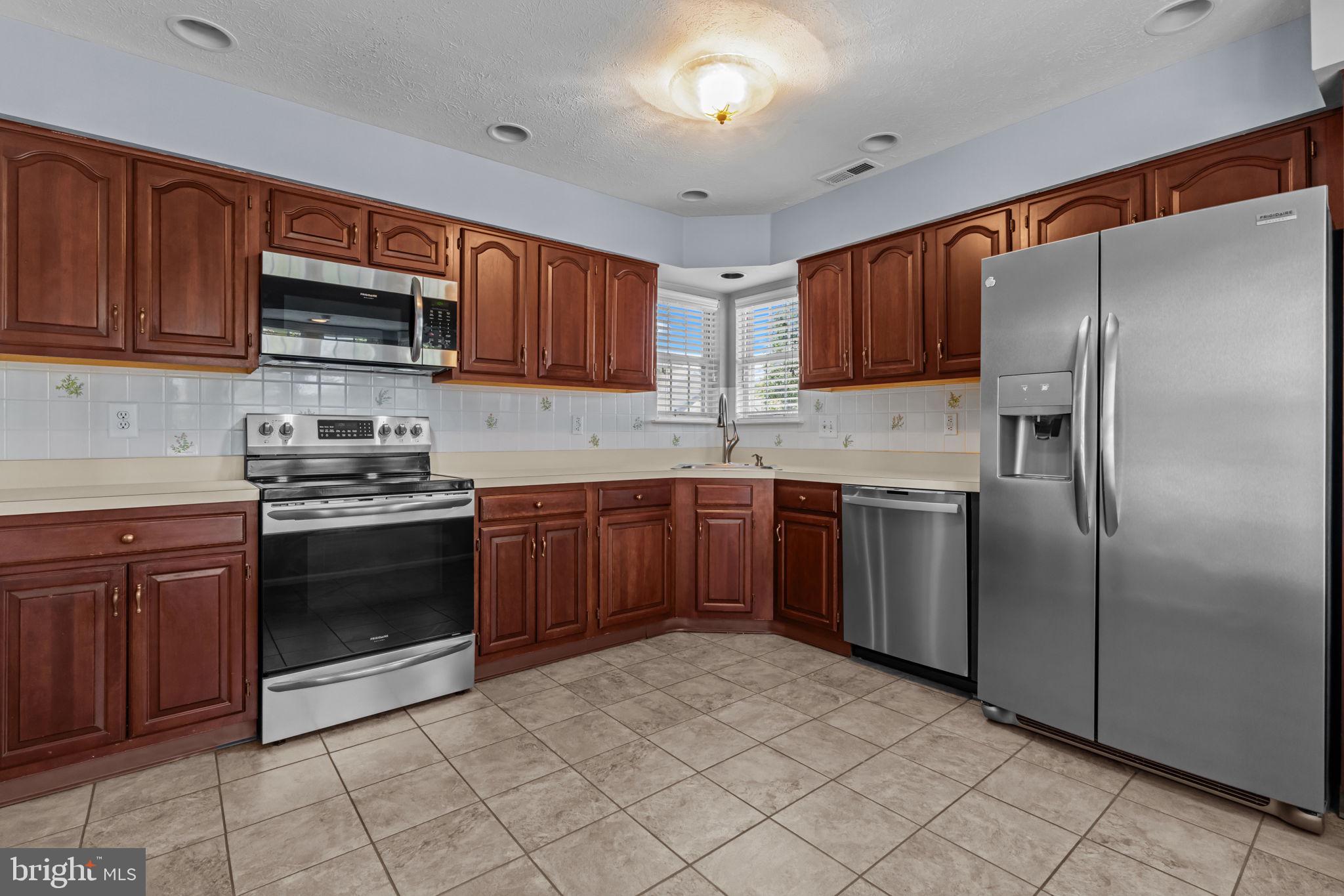 418 ELDERBERRY COURT