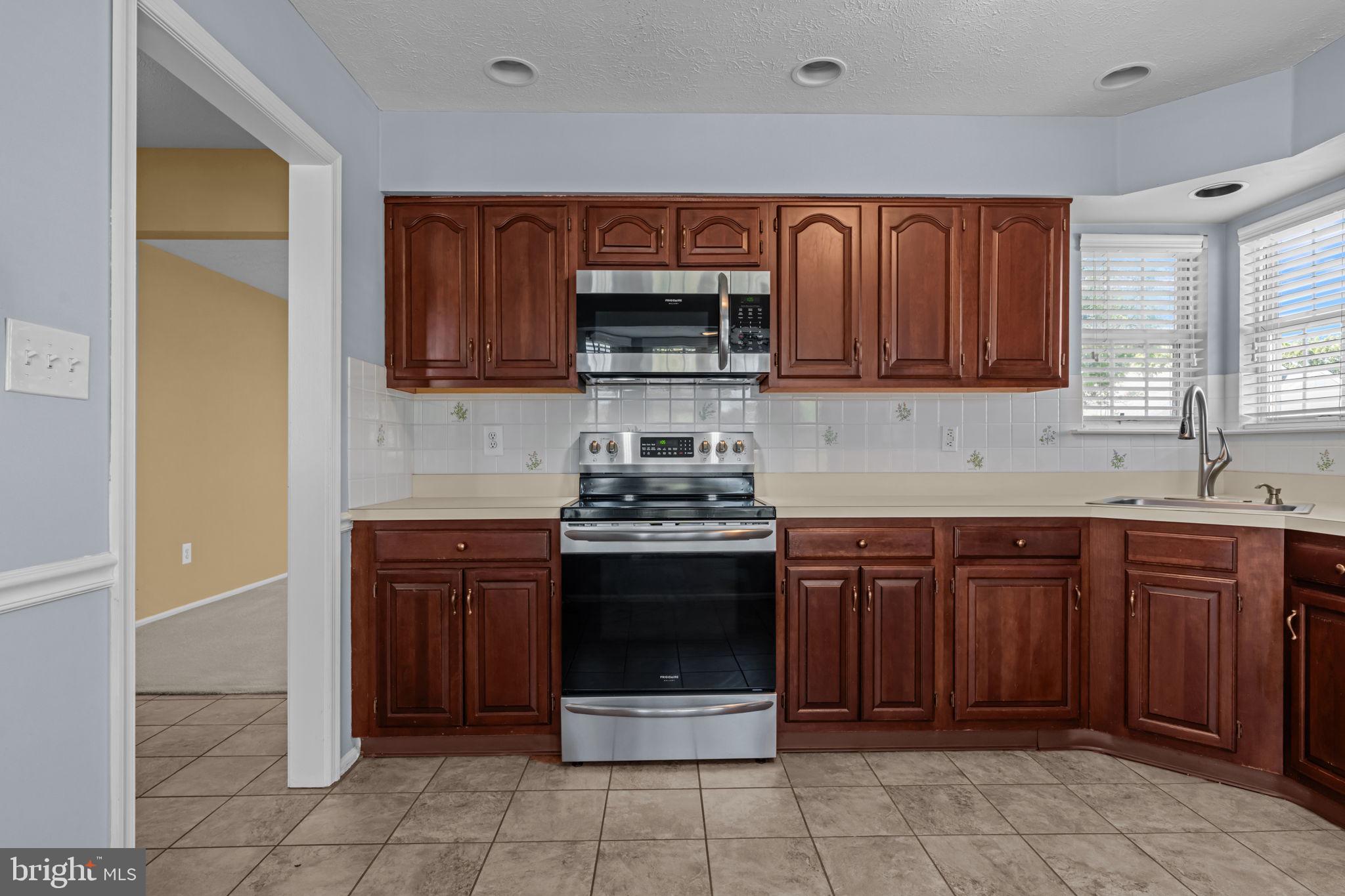 418 ELDERBERRY COURT
