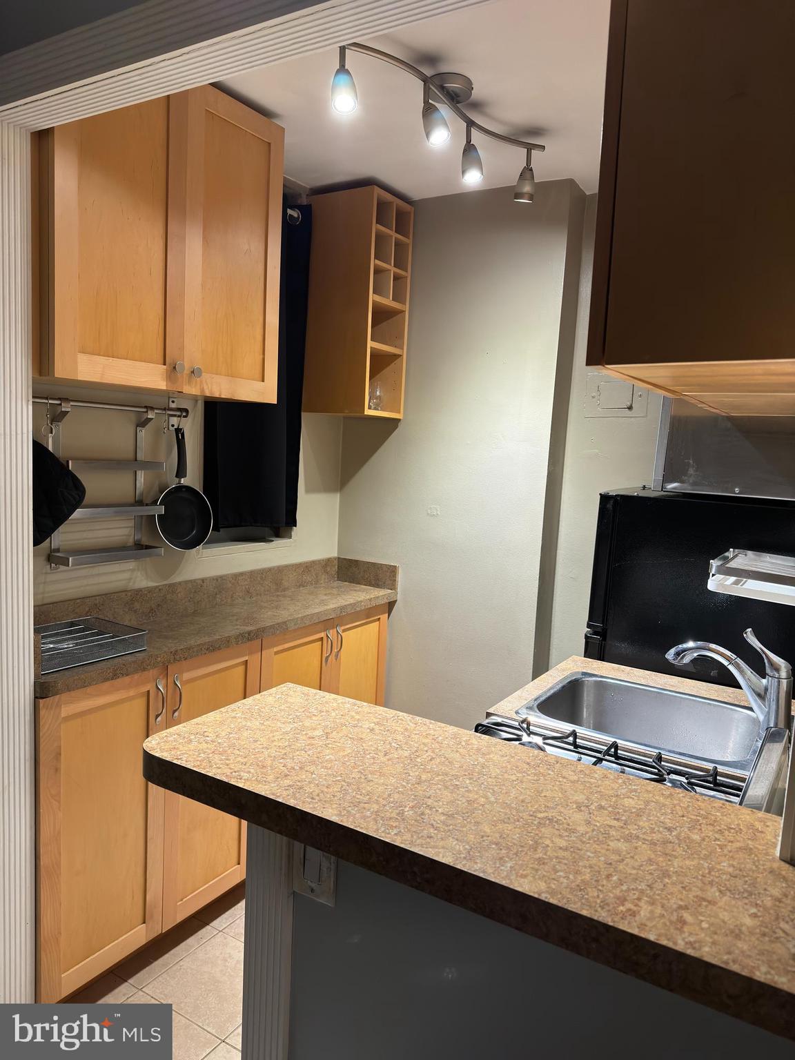 RIVER PLACE - Residential Lease