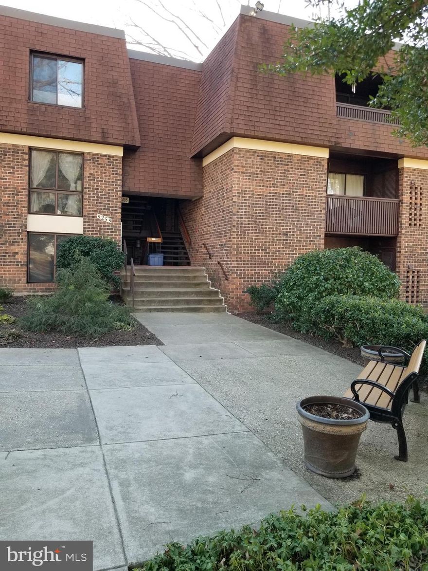 This home has been well maintained and is ready for you to move in. It includes granite countertops, stainless steel appliances, a washer and dryer in the unit, an open floor plan and spacious bedroom. You will love the location as it is a short distance from community walkways that can take you to Wilde Lake in 5 minutes or Columbia's hottest food destination circling the shopping at town center in 10 minutes. Stroll to new and exciting restaurants, Whole Foods, Merriweather Post Pavilion and lake boardwalk. You are also nearby a transportation system designed to get you into DC, Baltimore and in between. This home is a great find in a great area! Make an appointment to see this home today!