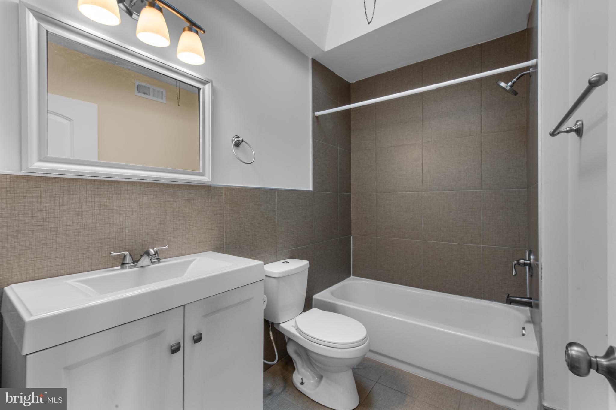 EAST OAK LANE - Residential