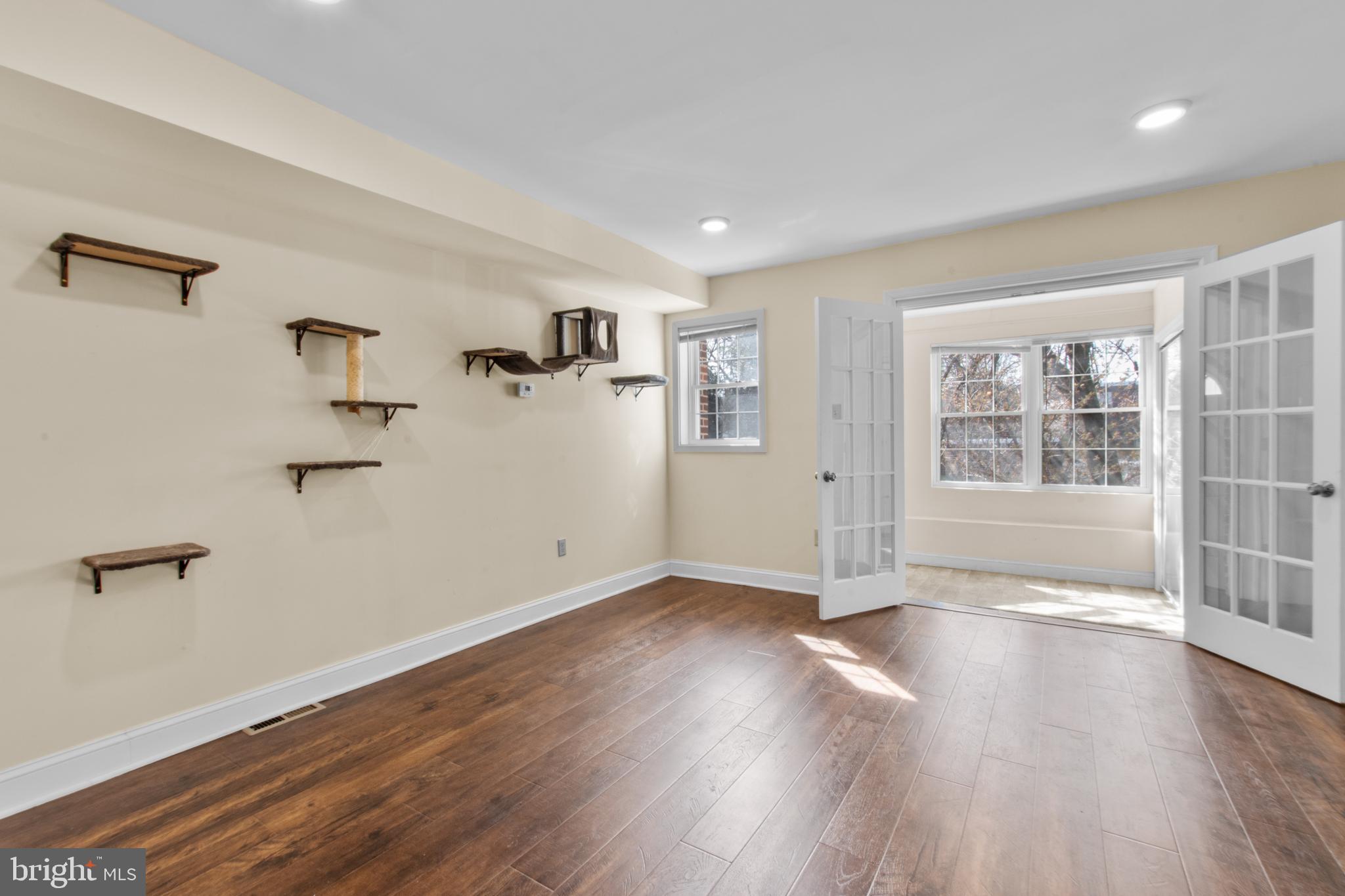 EAST OAK LANE - Residential