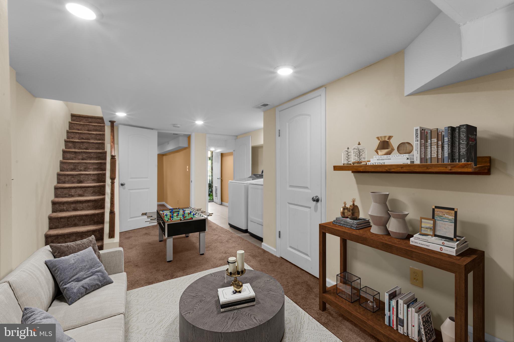 EAST OAK LANE - Residential