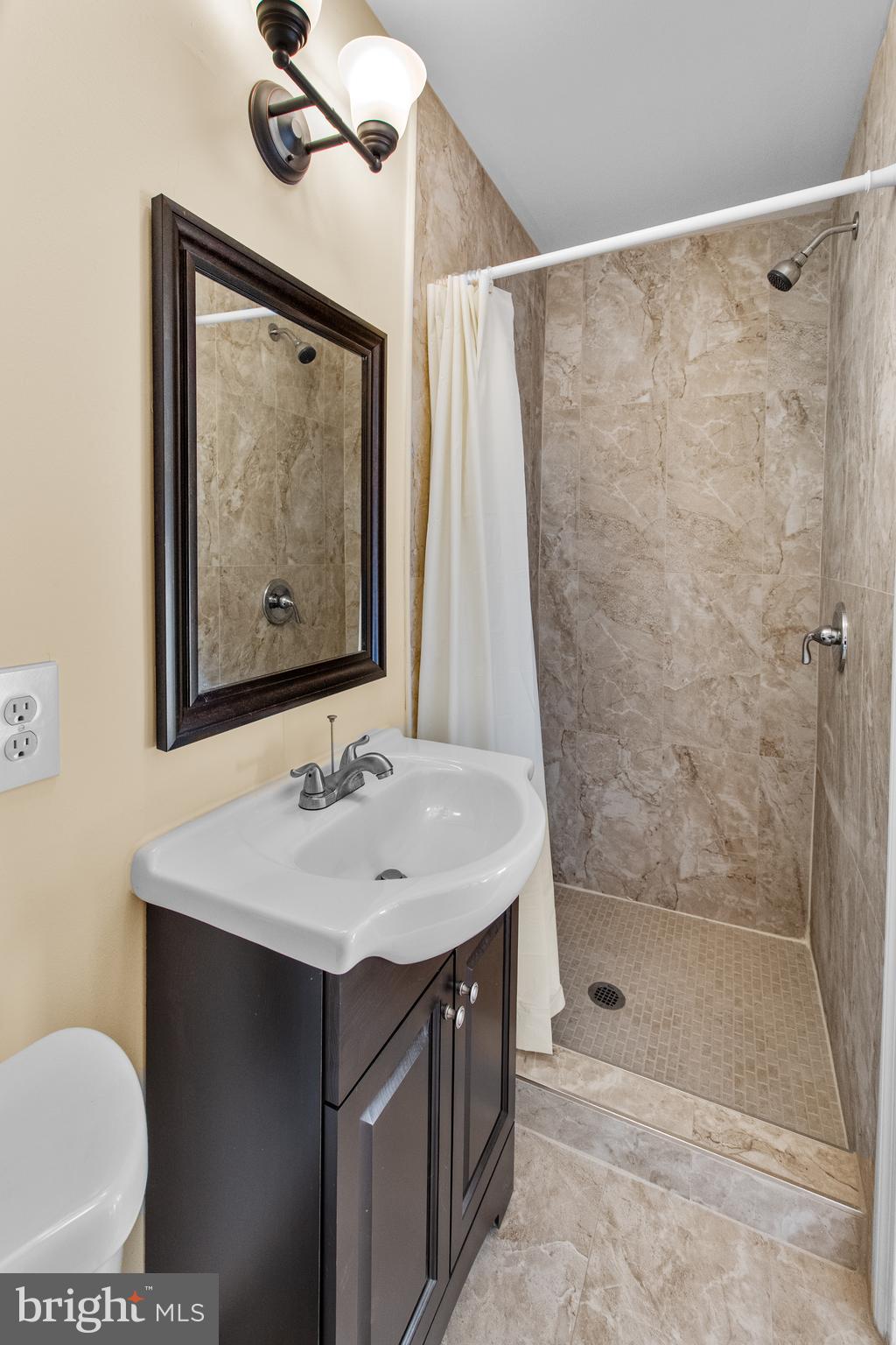 EAST OAK LANE - Residential