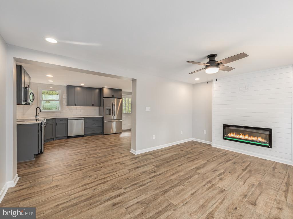 SHADE TREE - Residential Lease