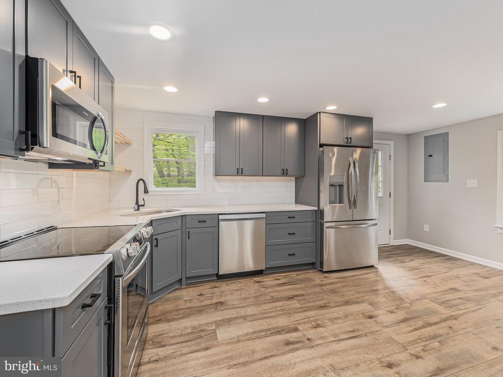 SHADE TREE - Residential Lease