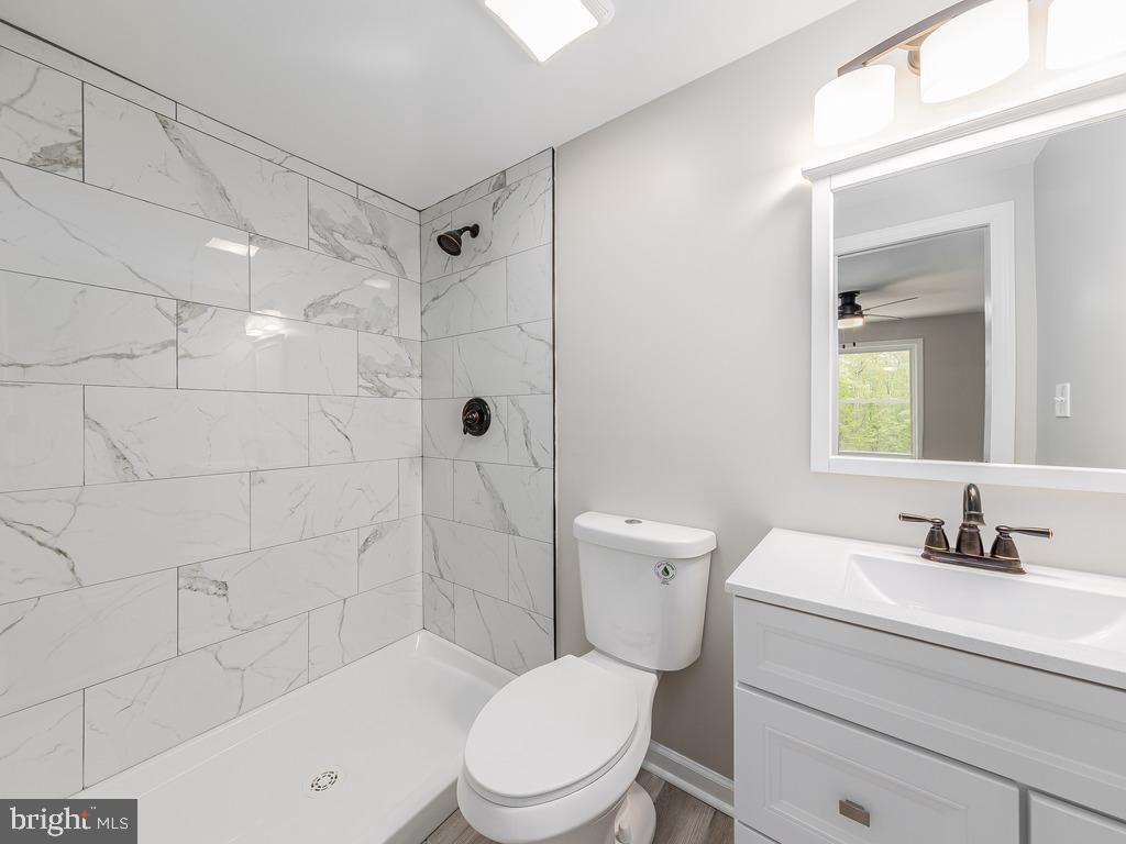 SHADE TREE - Residential Lease