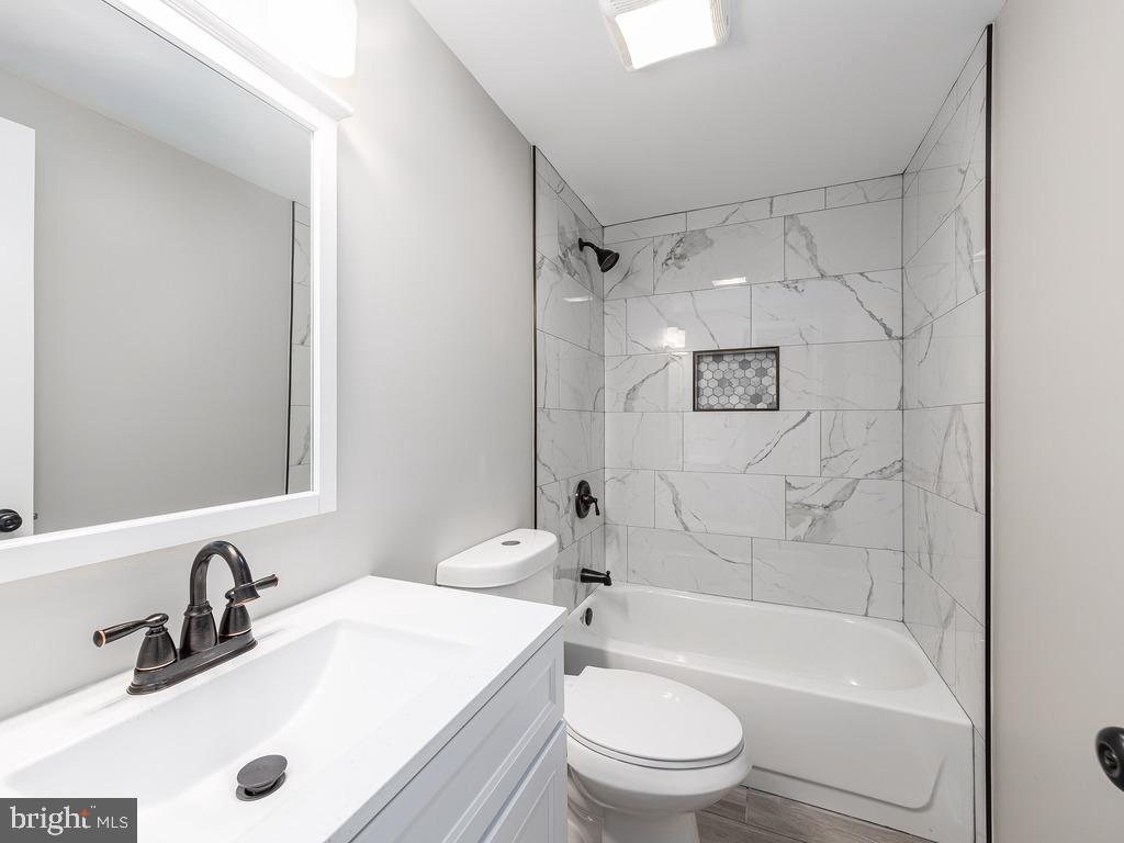 SHADE TREE - Residential Lease