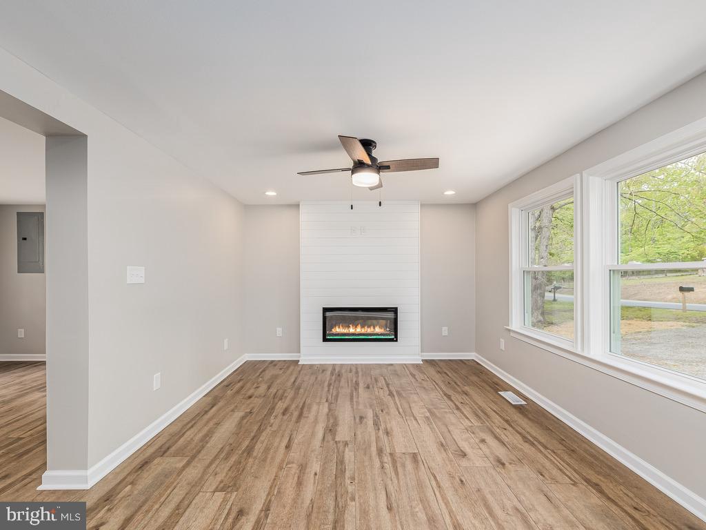 SHADE TREE - Residential Lease