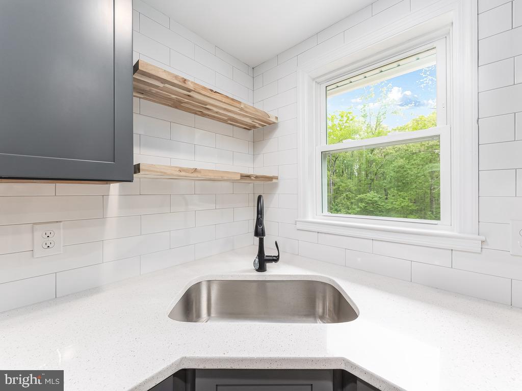 SHADE TREE - Residential Lease