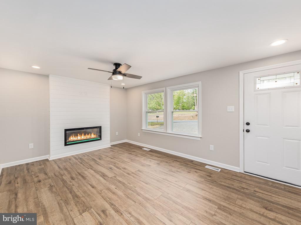 SHADE TREE - Residential Lease