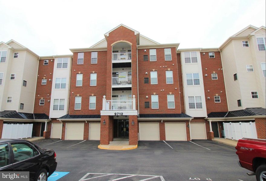 THIS QUIET*LUXURY*END UNIT PENTHOUSE 2 BED*2 BATH CONDO HAS FRESH PAINT*GOURMET KITCHEN W/ISLAND*BREAKFAST NOOK*CHERRY CABINETS*SS APPLIANCES*CORIAN COUNTERTOPS*CERAMIC TILE*SPACIOUS DINING RM ADJACENT TO LIGHT FILLED LIVING RM W/SLIDING DOOR TO PRIVATE BALCONY*GORGEOUS MASTER BATH WITH 4 BODY SPRAYS IN SHOWER*GARDEN BATHTUB*DOUBLE VANITIES*MASTER BEDRM W/WALK-IN CLOSET*2ND BEDRM ON OPPOSITE SIDE