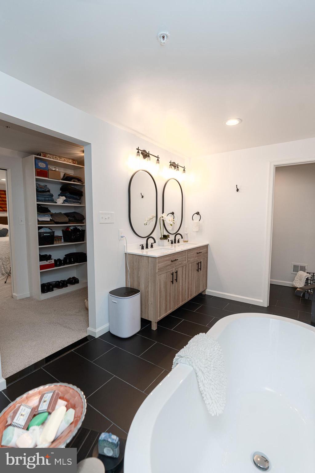 LODGE FOREST MANOR - Residential