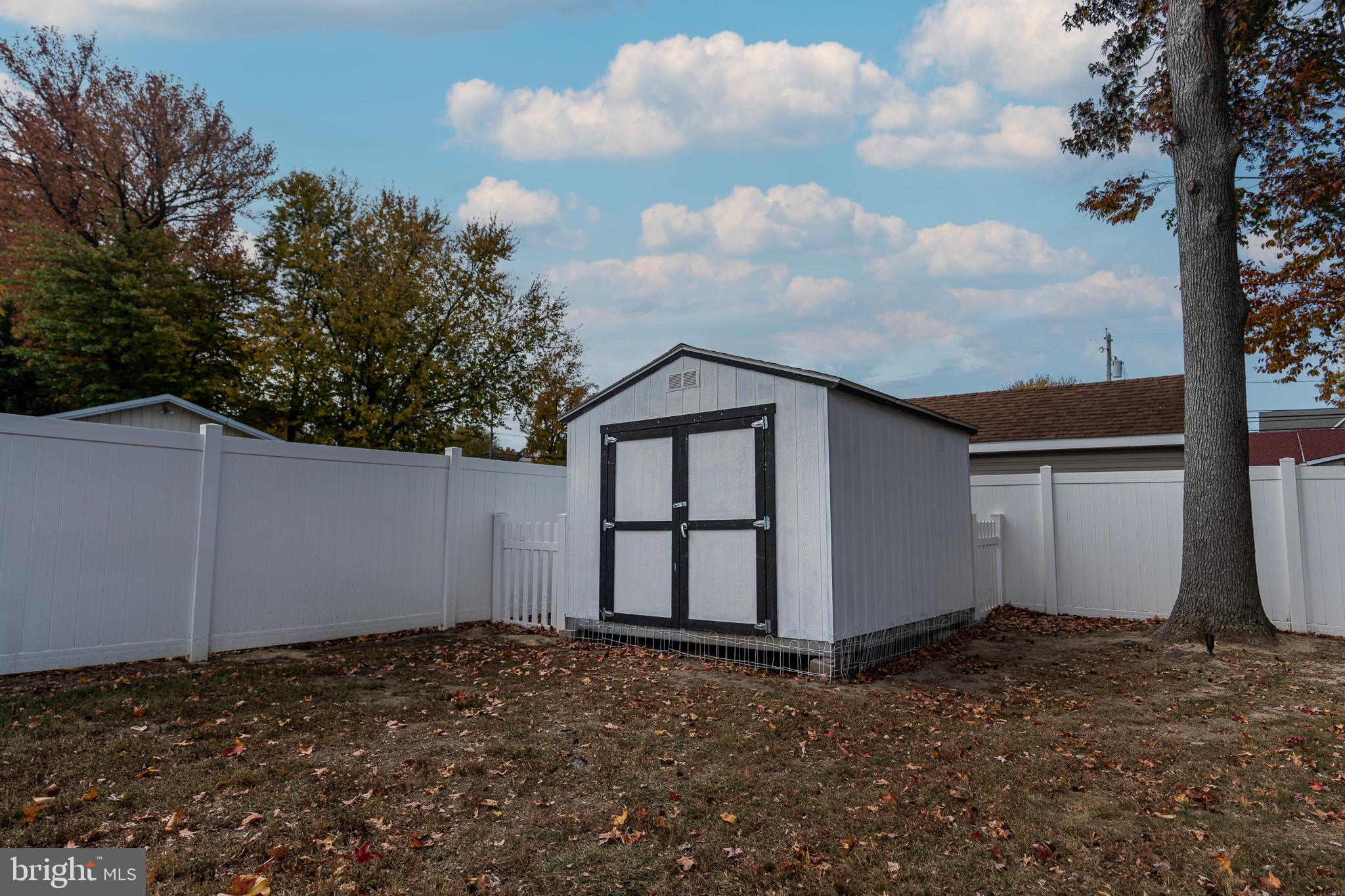 LODGE FOREST MANOR - Residential