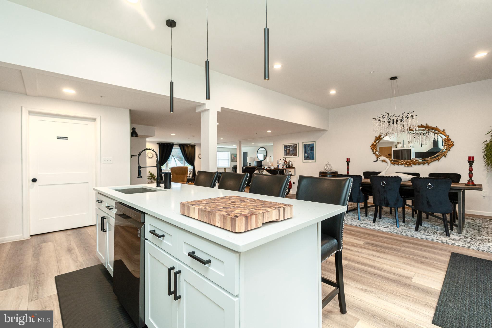 LODGE FOREST MANOR - Residential