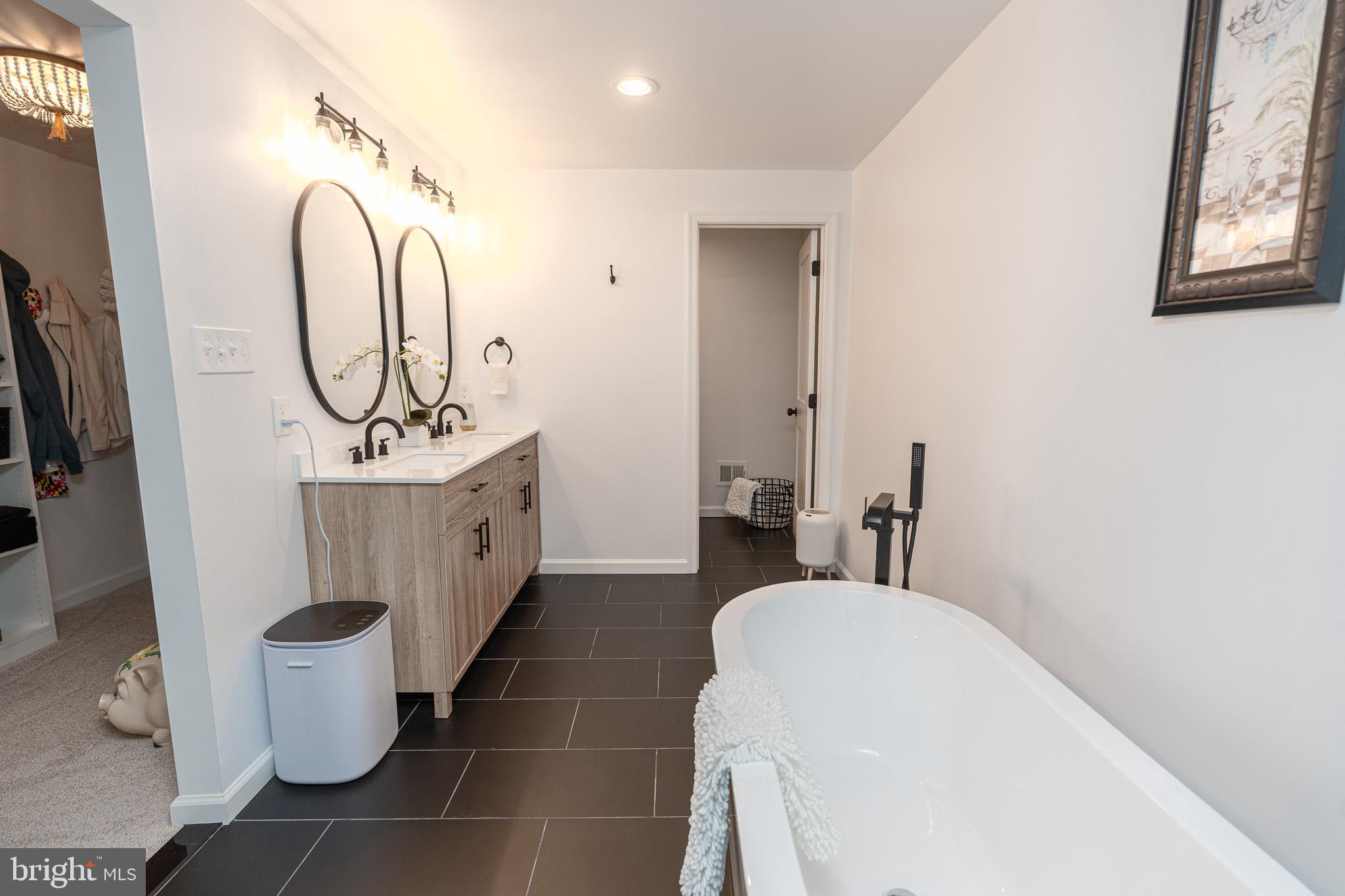 LODGE FOREST MANOR - Residential