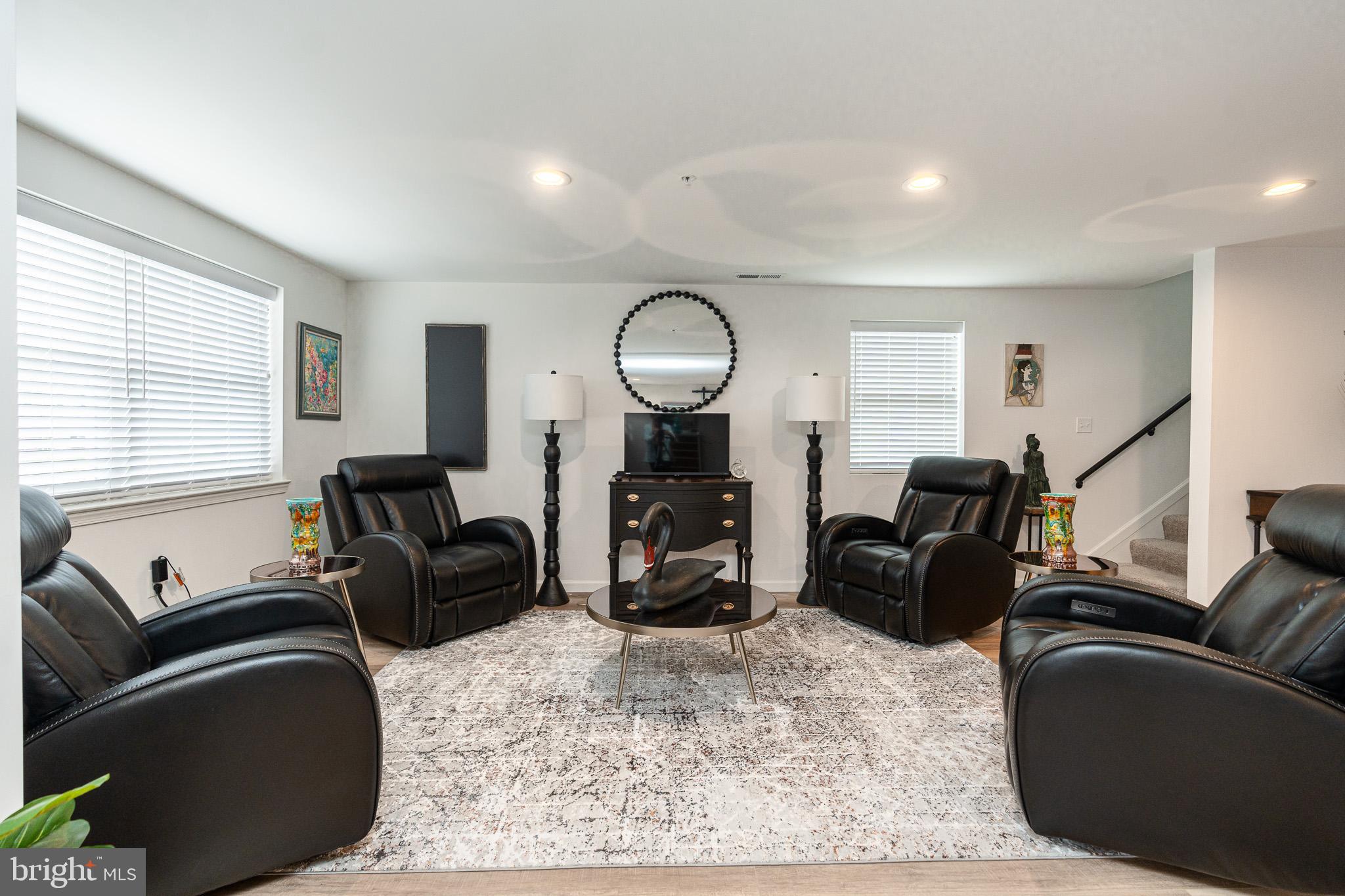 LODGE FOREST MANOR - Residential