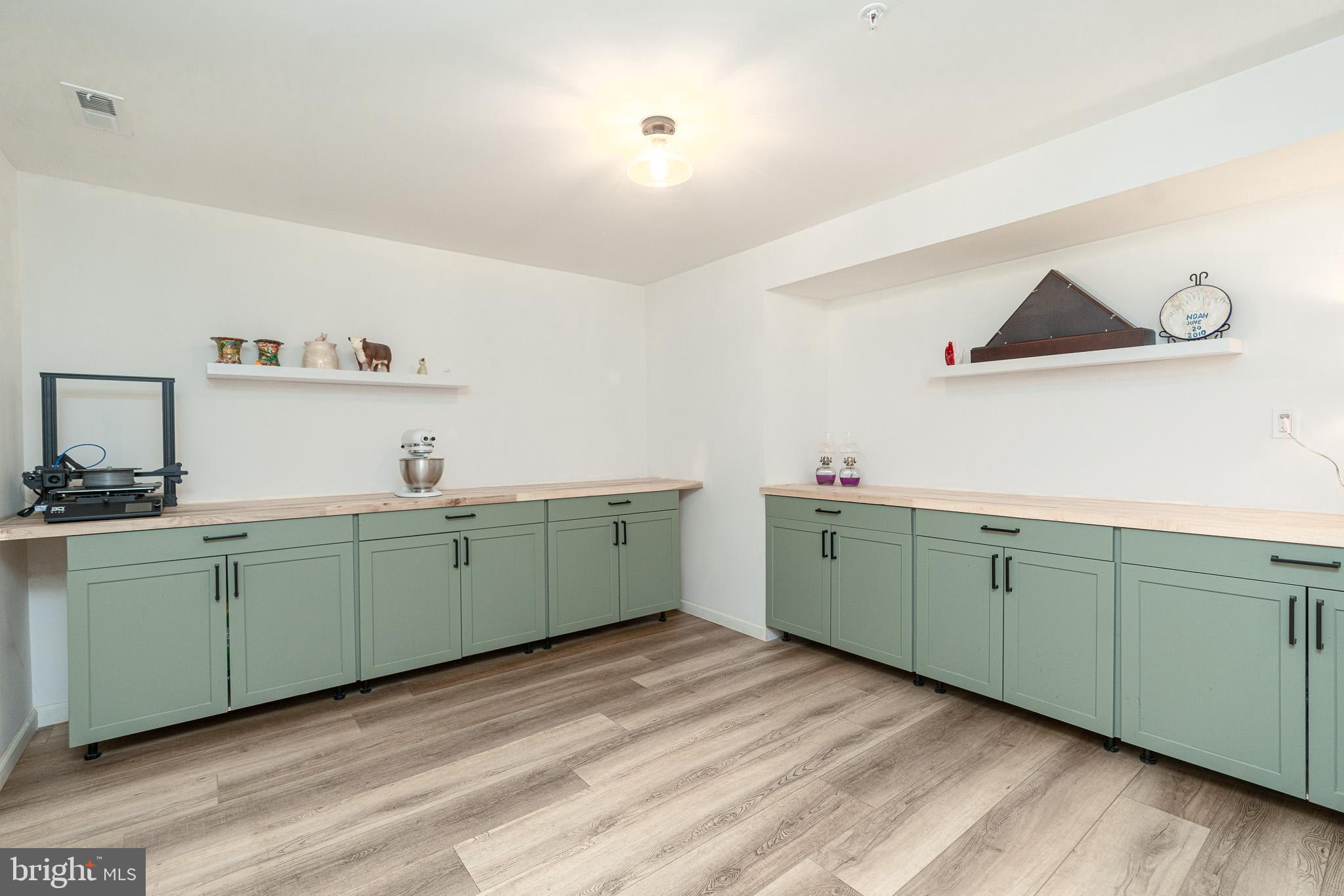 LODGE FOREST MANOR - Residential