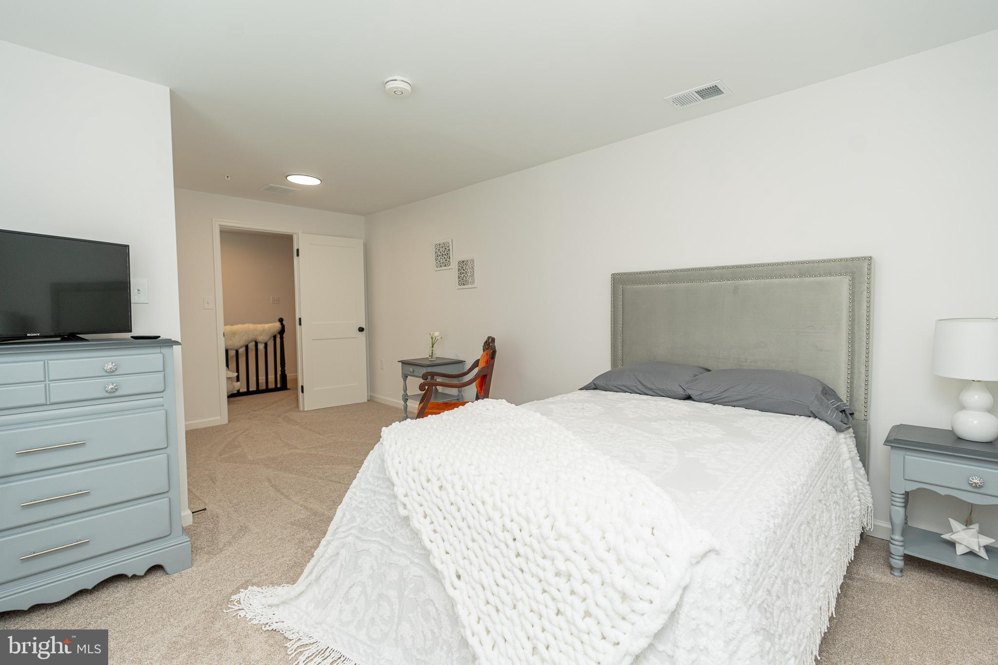 LODGE FOREST MANOR - Residential