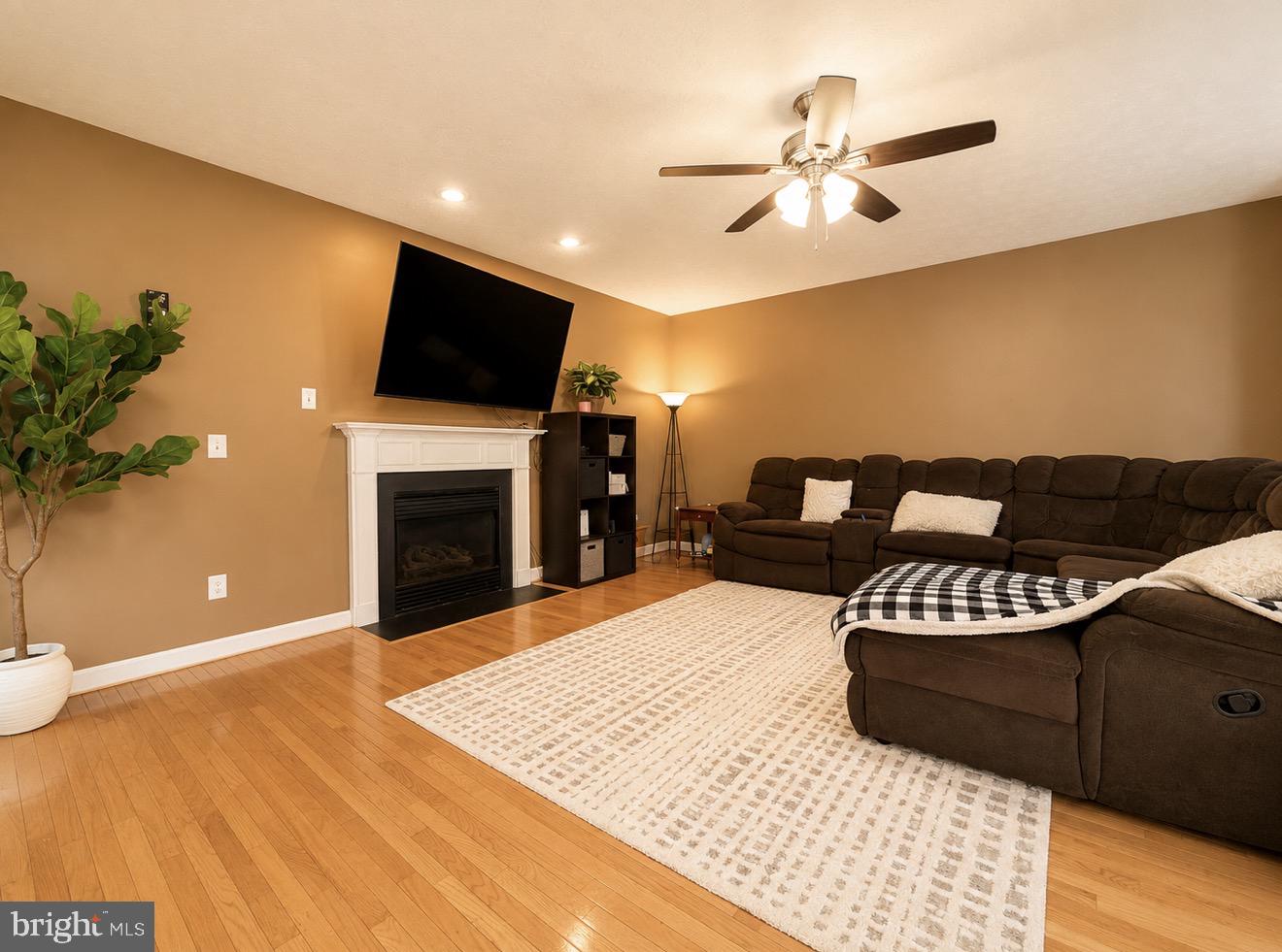 RUSSETT - Residential