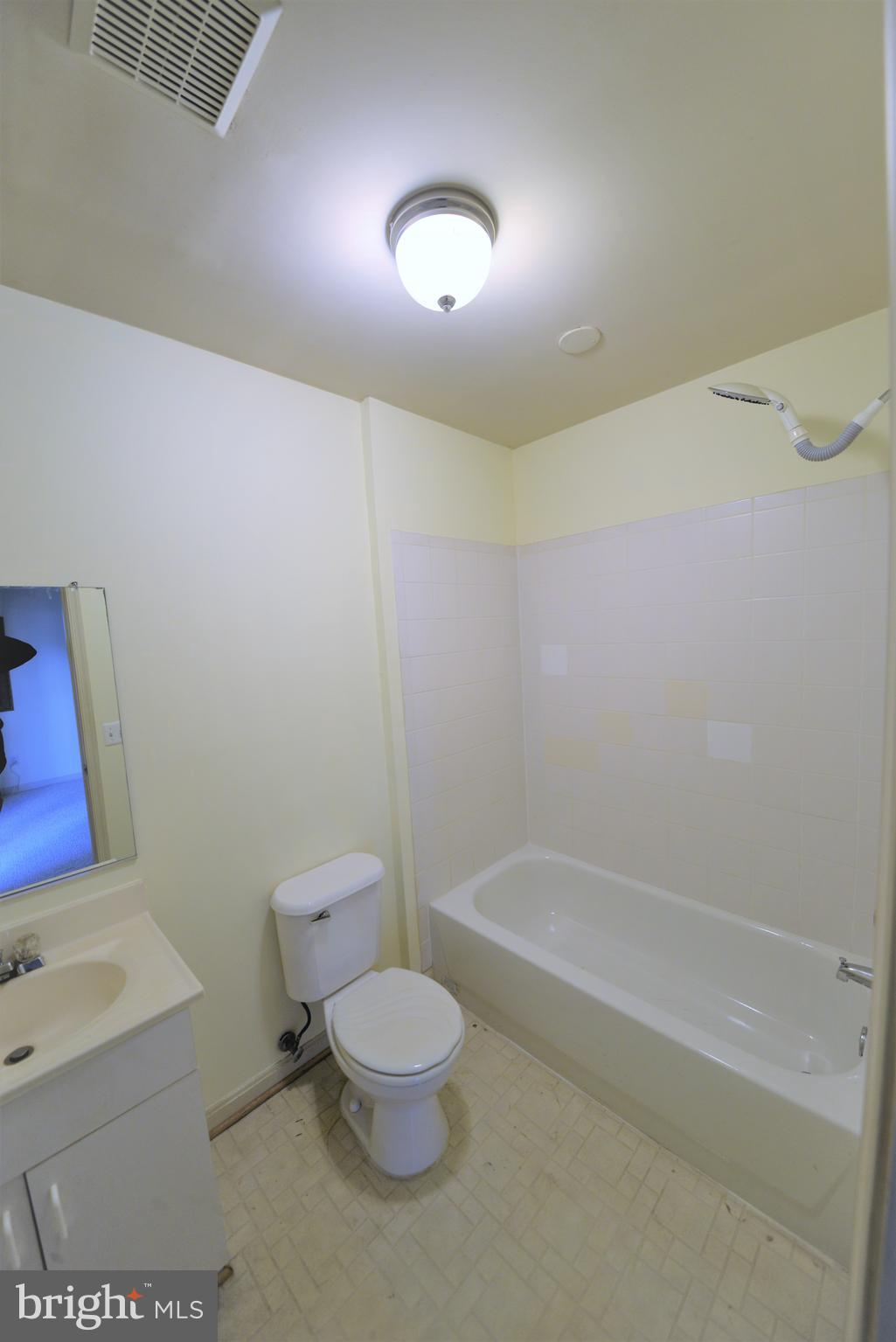 RESTON - Residential Lease