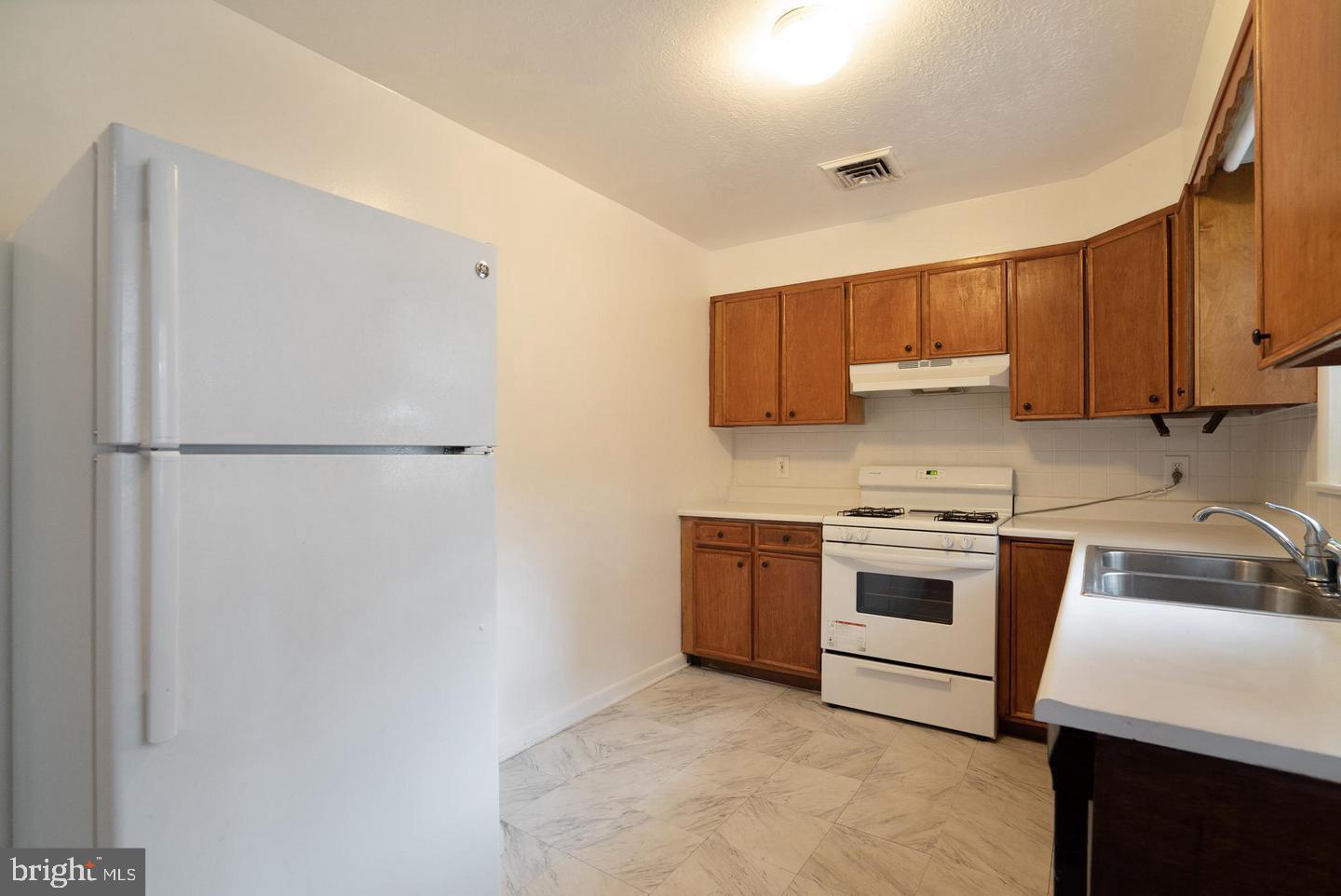 BOTLEY ESTATES - Residential Lease