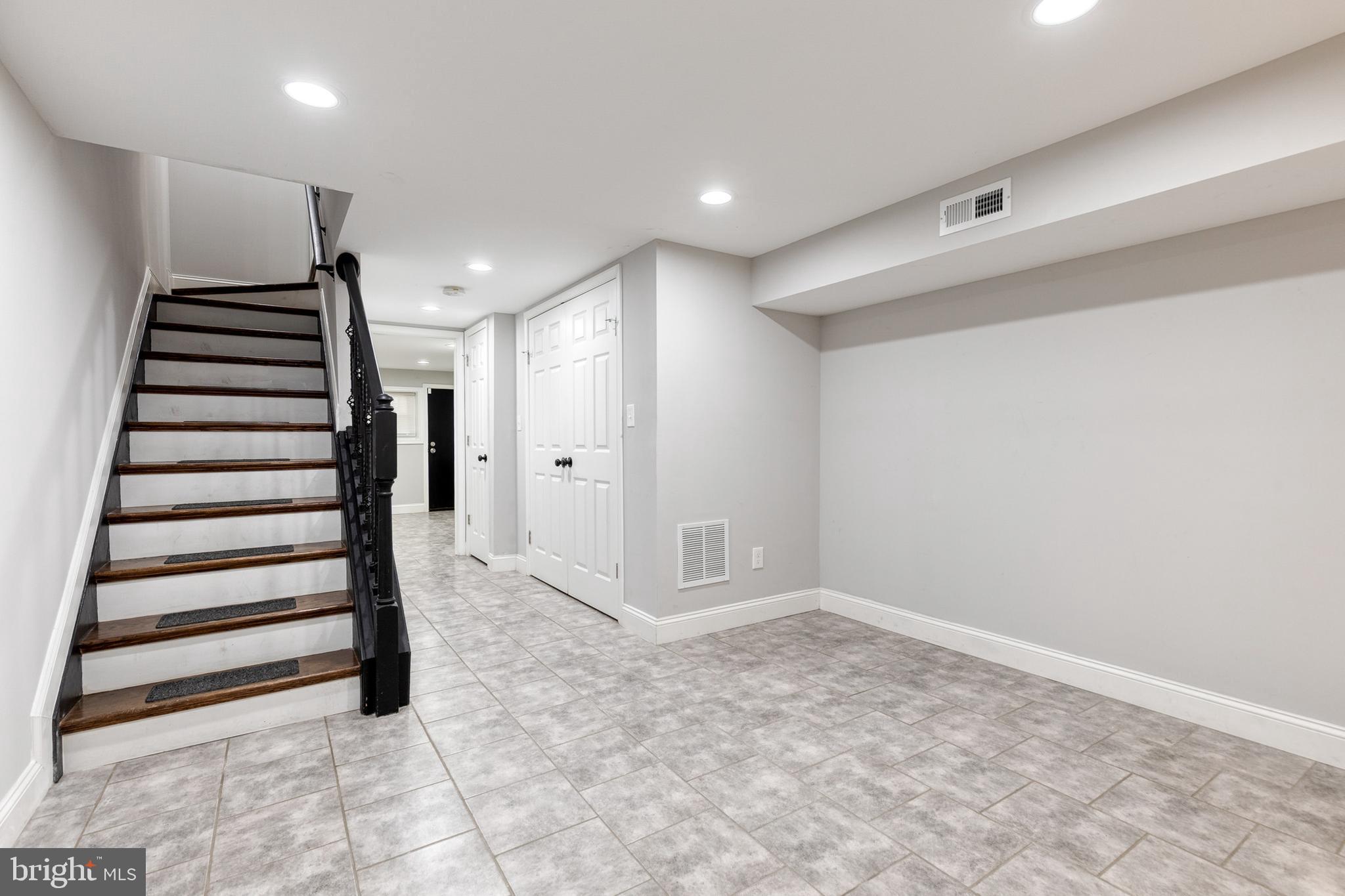 HAMPDEN HISTORIC DISTRICT - Residential Lease