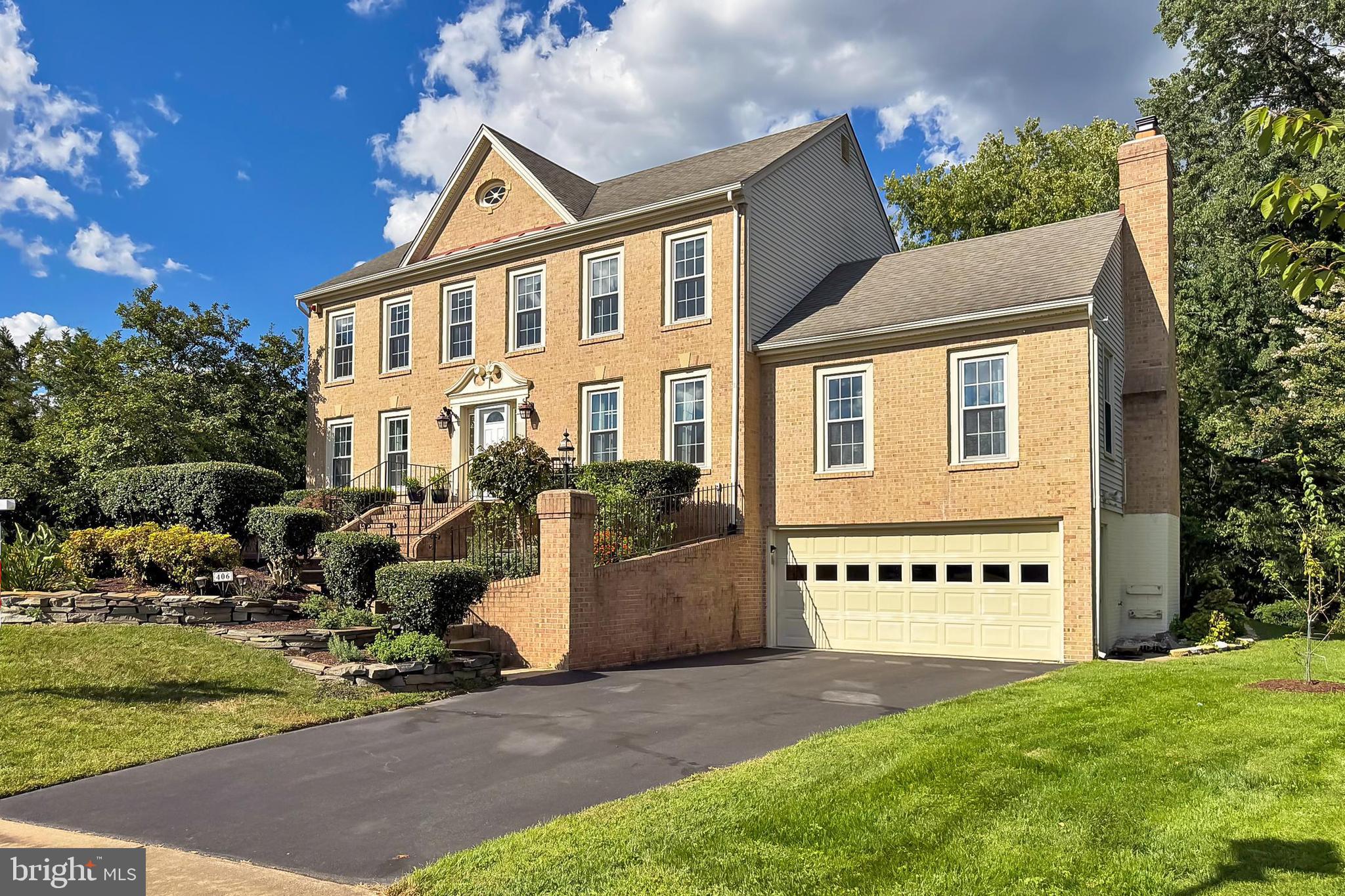 406 WOODGROVE COURT