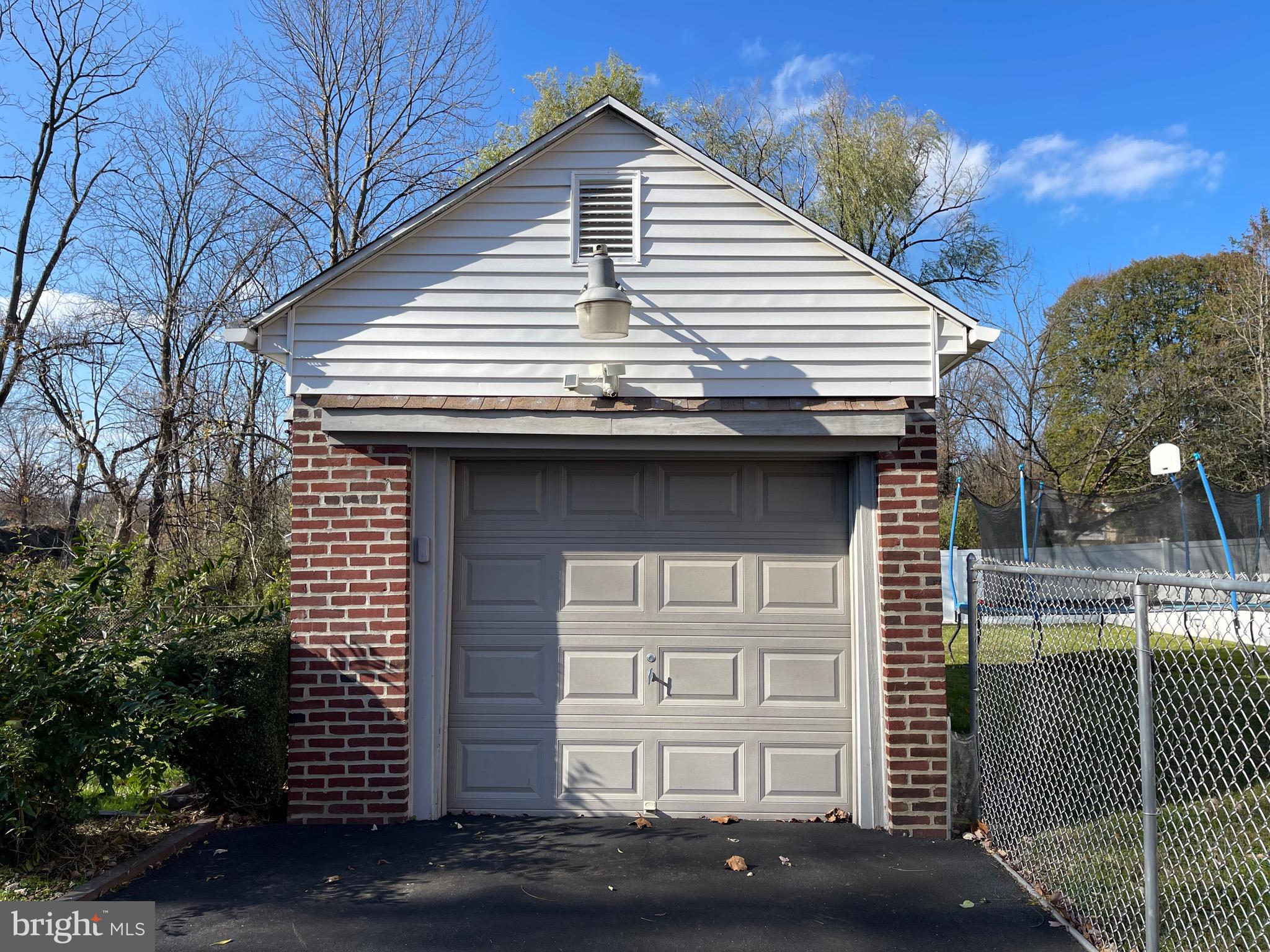 ROCKLEDGE - Residential Lease