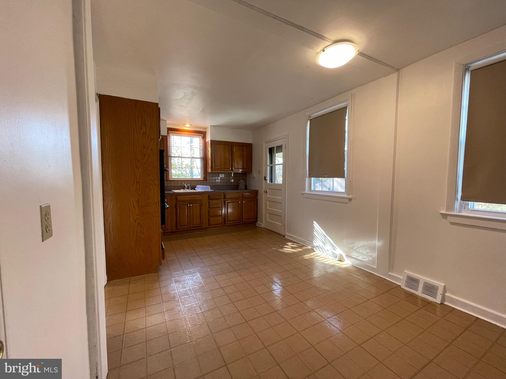 ROCKLEDGE - Residential Lease