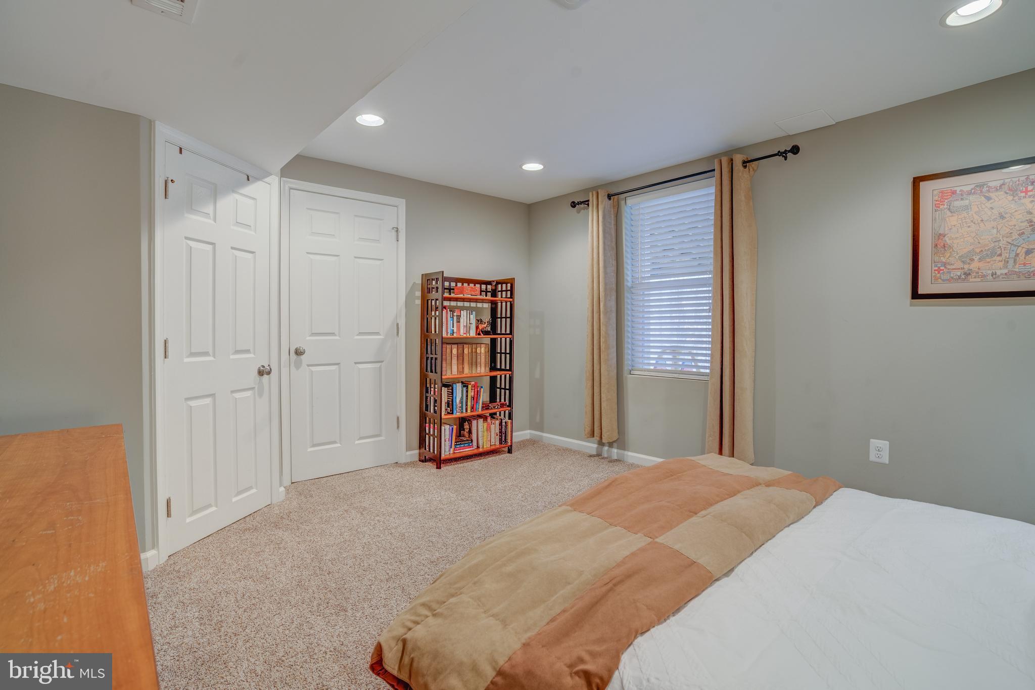 AUTUMN OAKS - Residential