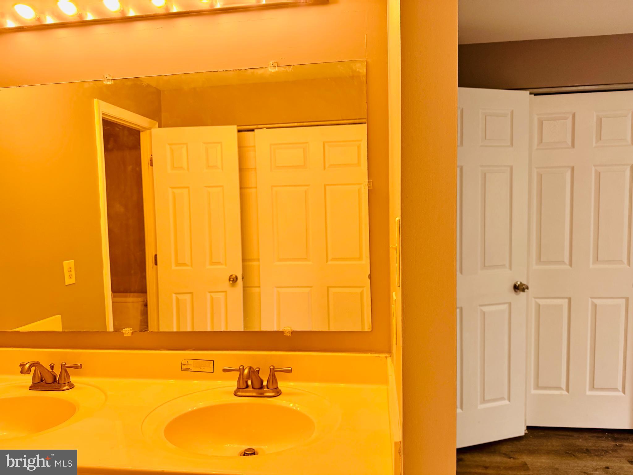 VILLAGE OF KINGS CONTRIVANCE - Residential Lease