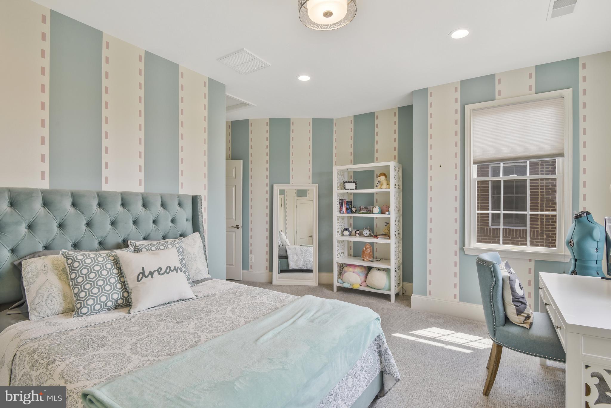 LOUDOUN VALLEY ESTATES - Residential