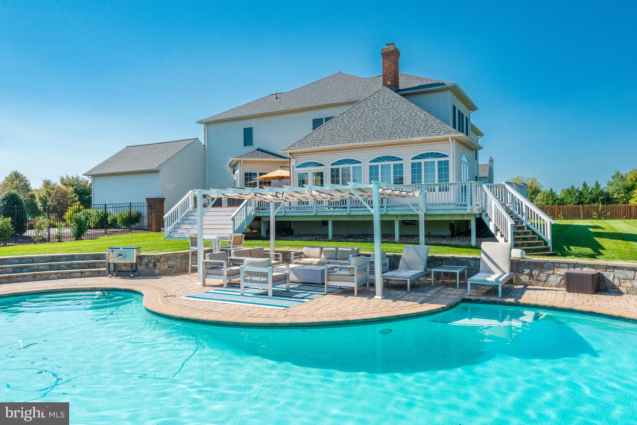 LOUDOUN VALLEY ESTATES - Residential