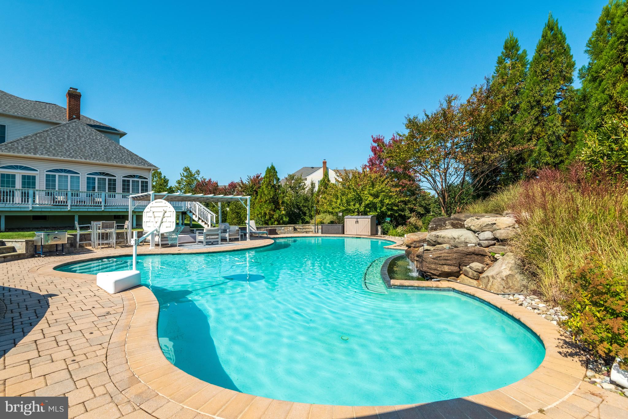 LOUDOUN VALLEY ESTATES - Residential