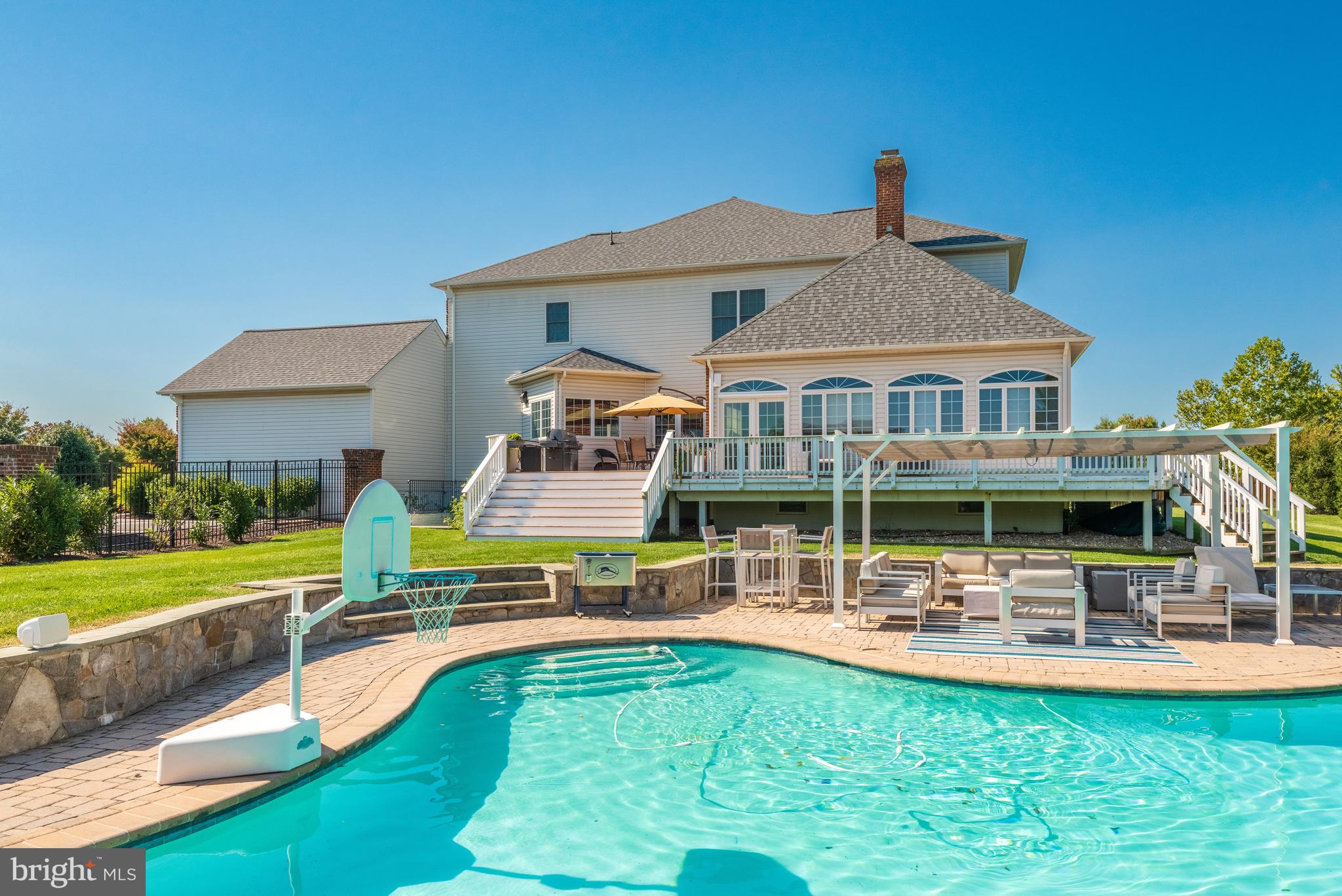 LOUDOUN VALLEY ESTATES - Residential