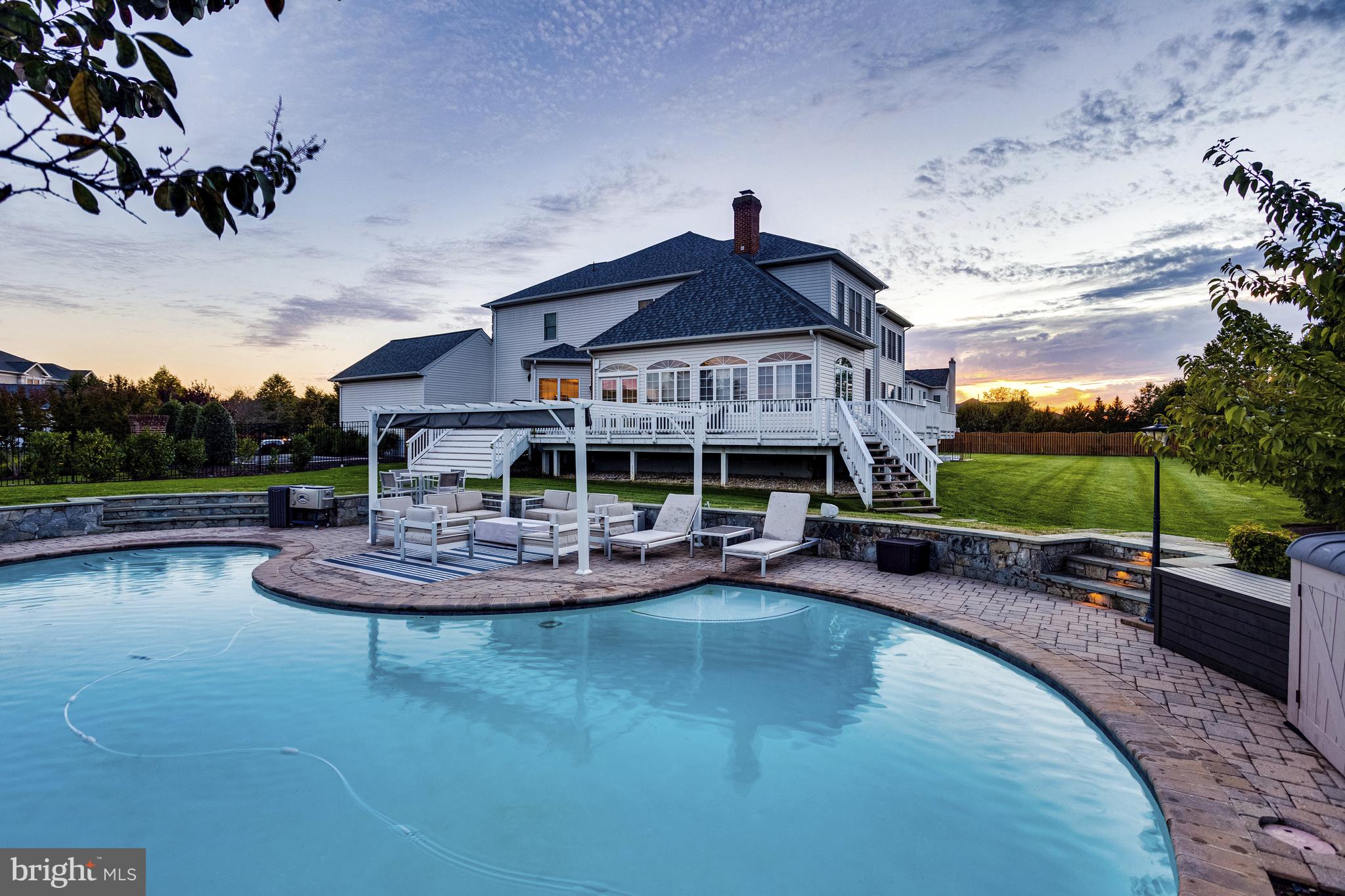 LOUDOUN VALLEY ESTATES - Residential