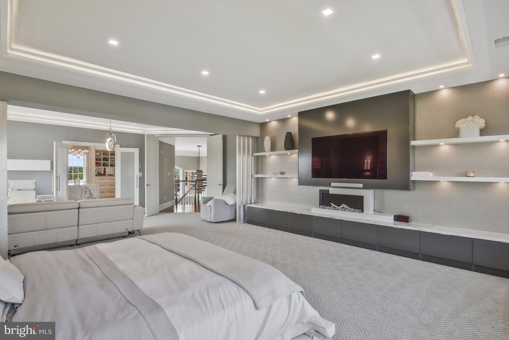 LOUDOUN VALLEY ESTATES - Residential