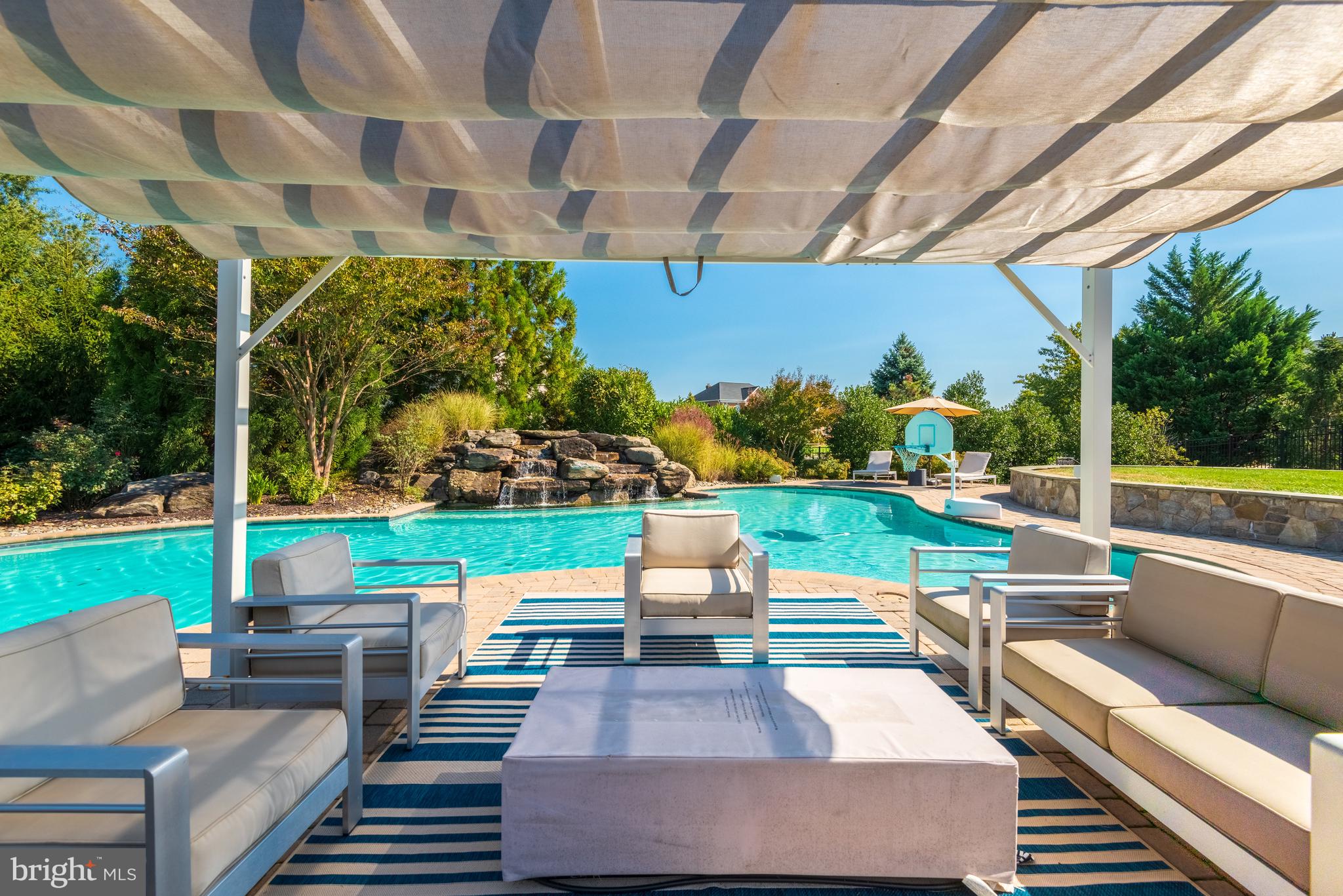 LOUDOUN VALLEY ESTATES - Residential