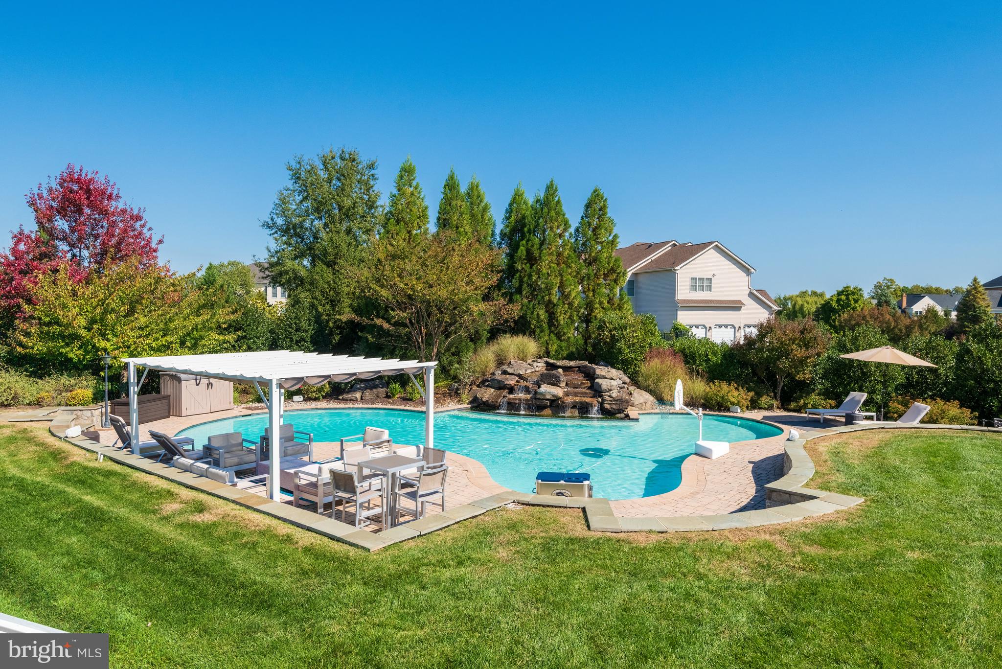 LOUDOUN VALLEY ESTATES - Residential