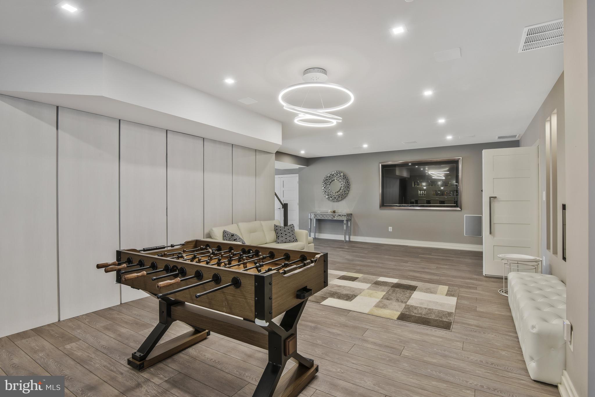 LOUDOUN VALLEY ESTATES - Residential