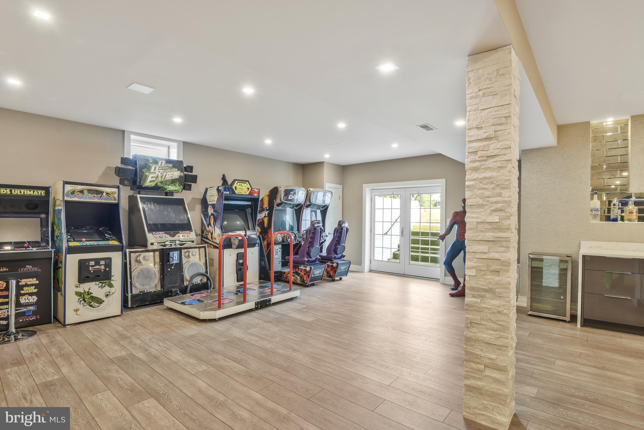 LOUDOUN VALLEY ESTATES - Residential