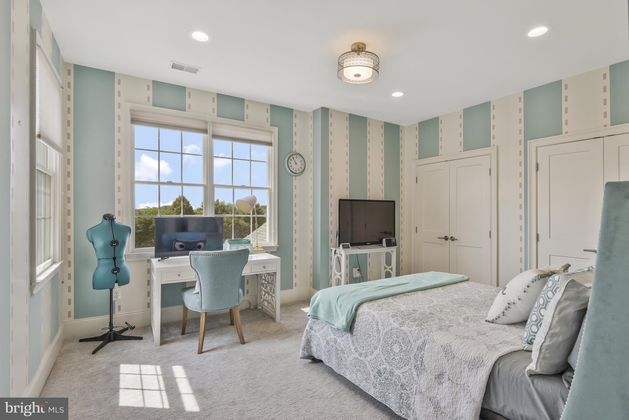 LOUDOUN VALLEY ESTATES - Residential