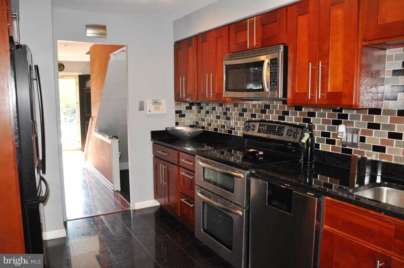 LEEWOOD - Residential Lease