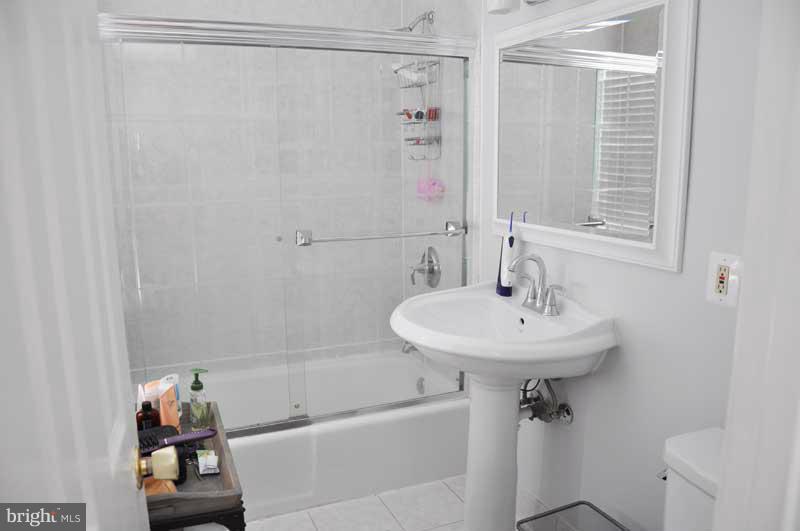 LEEWOOD - Residential Lease