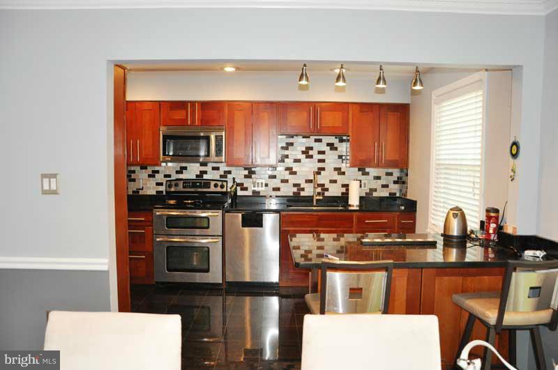 LEEWOOD - Residential Lease