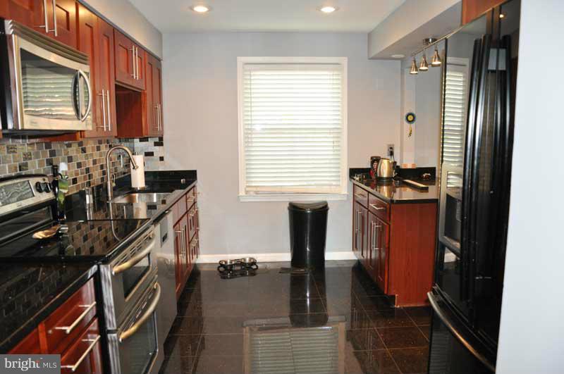 LEEWOOD - Residential Lease