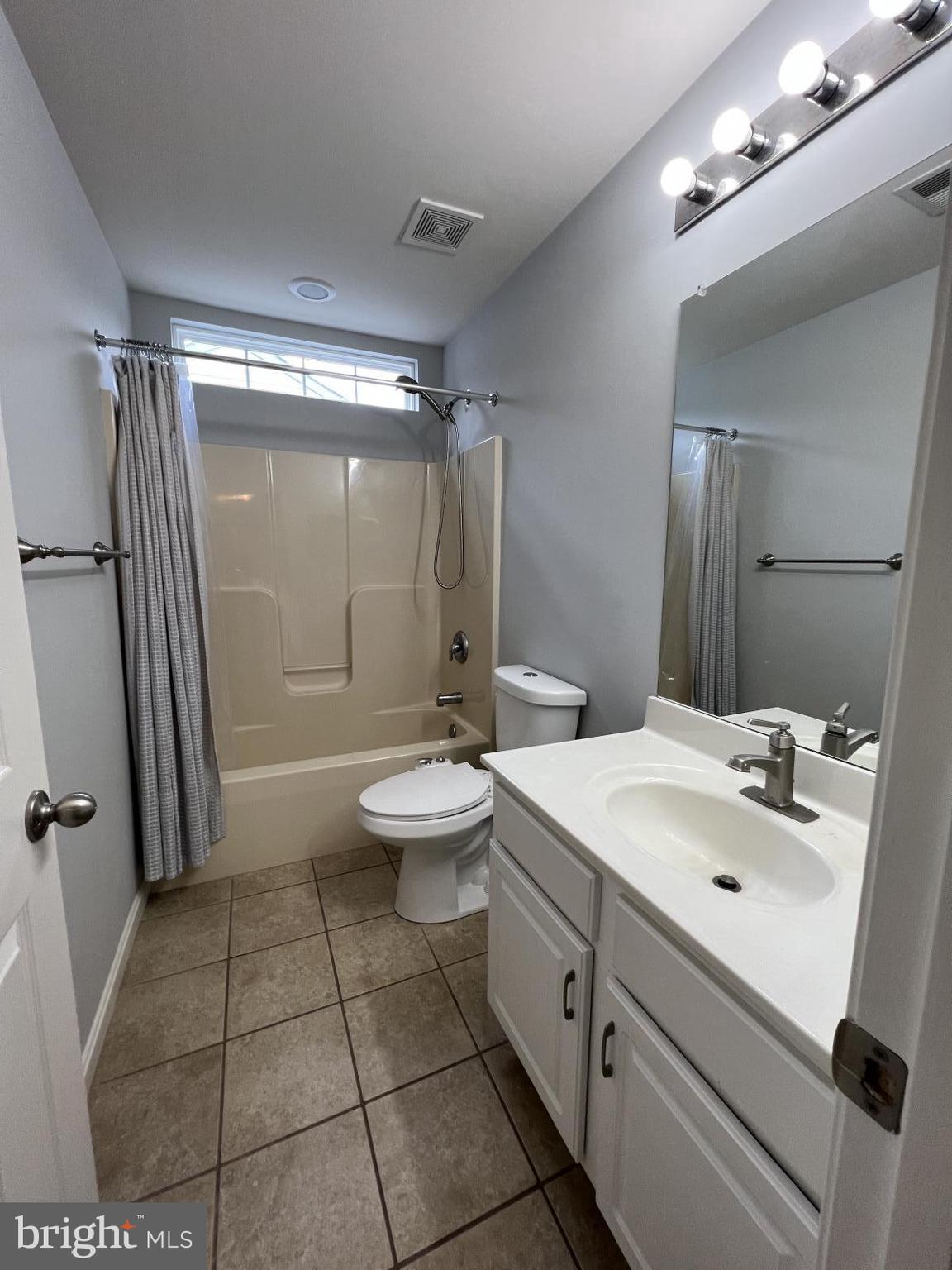 REGULARS - Residential Lease