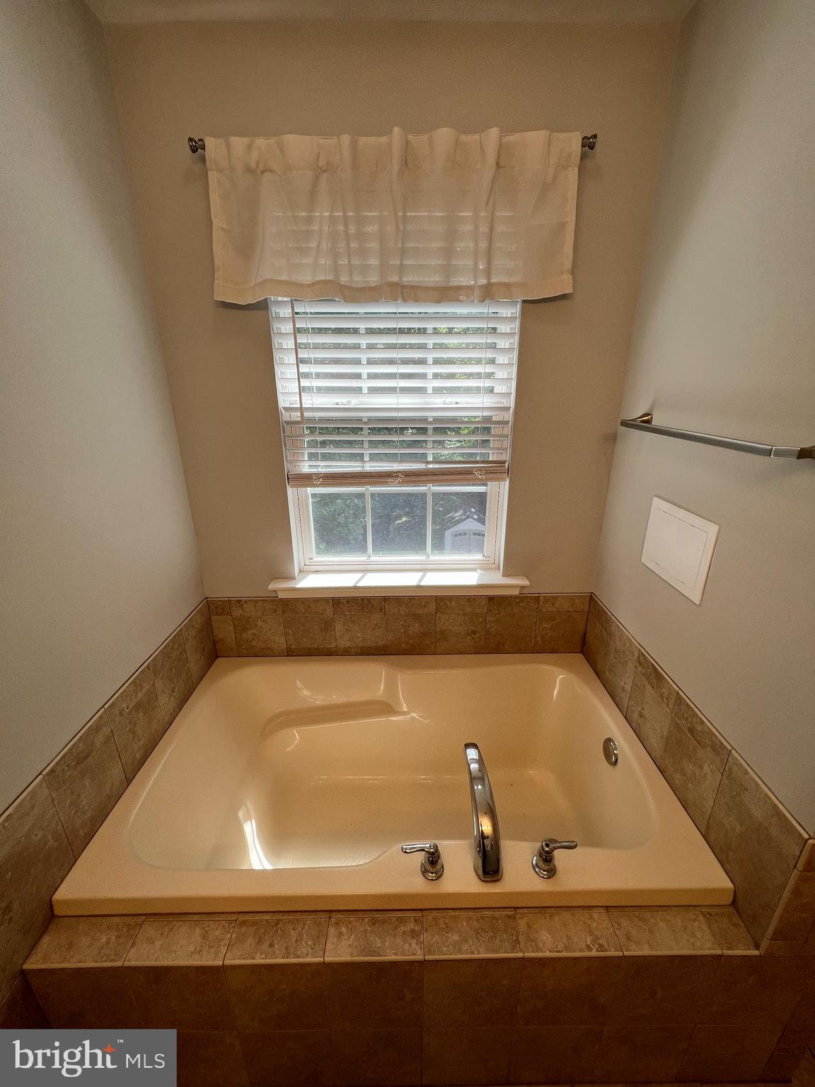 REGULARS - Residential Lease