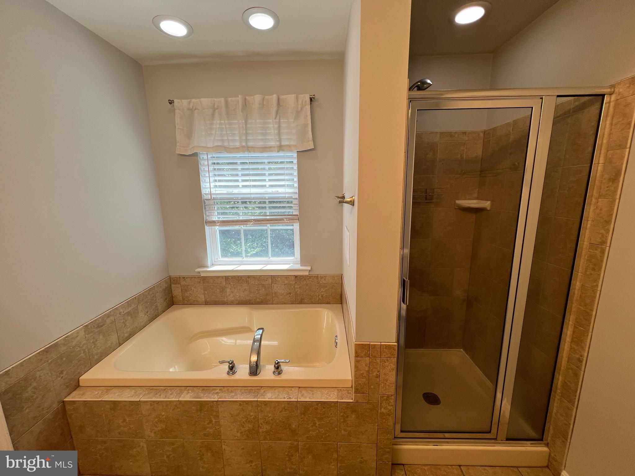 REGULARS - Residential Lease